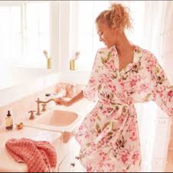 Show Me Your MuMu Pink Roses Intimate Robe - Picture 2 of 14